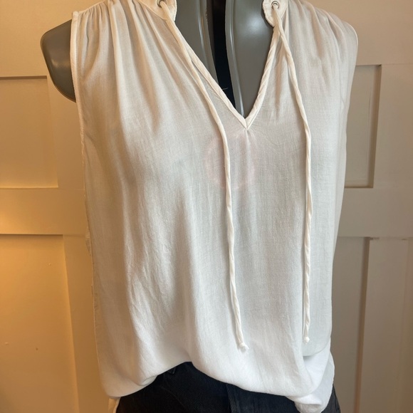 Bella Dahl White Sleeveless Blouse Size Medium - Picture 2 of 7